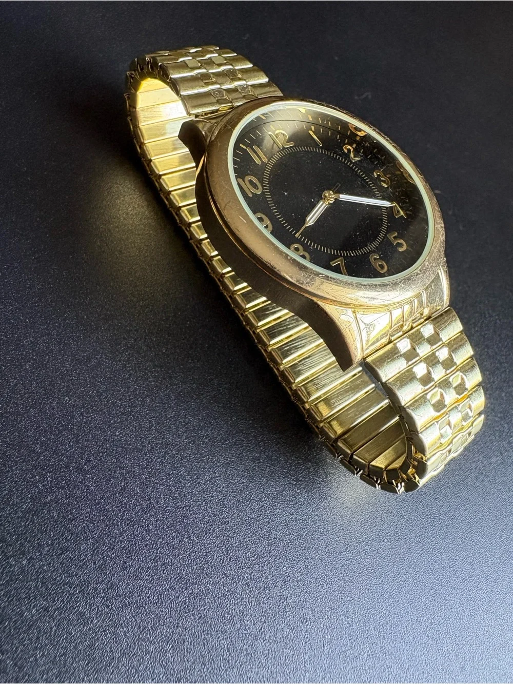 Gold-Tone Unisex Analog Watch - Classic Black Dial